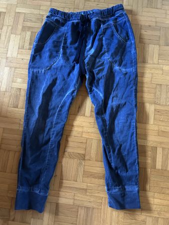 Pantalon d'été bleu marine, idéal pour le printemps!