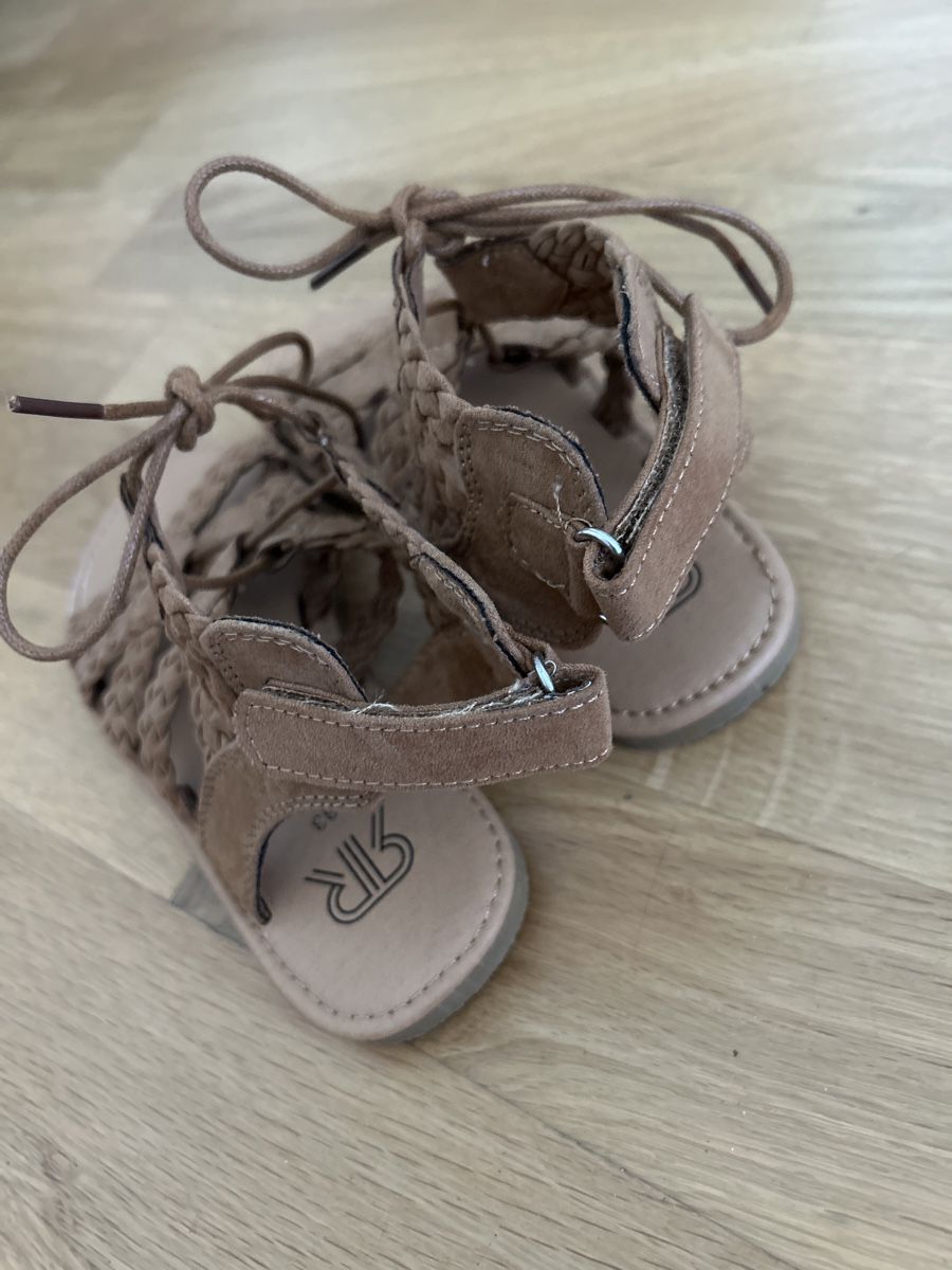 Scarpe per ragazze: Sandalen – Usato da Schlieren venduto da Gizmo8952 1