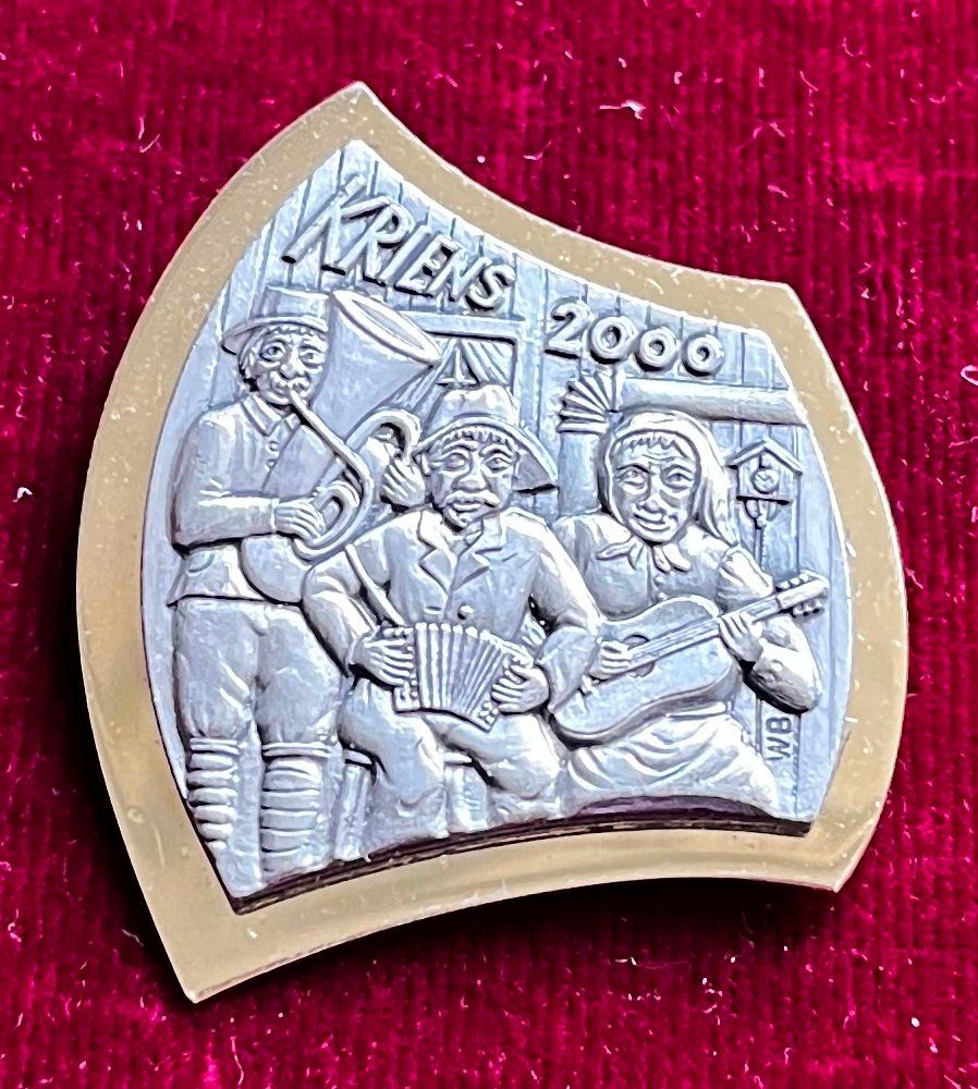 Krienser Plaketten & Abzeichen: Fasnachtsplakette Kriens Gold 2000 Krienser – Gebraucht aus Obernau von Wgnom
