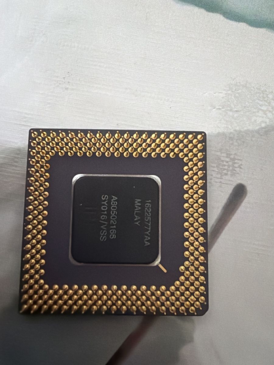 Intel Composants électroniques: Intel Pentium 166 – Défectueux à Martigny par capri2800 1