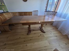 Ausziehbarer rustikaler Holztisch