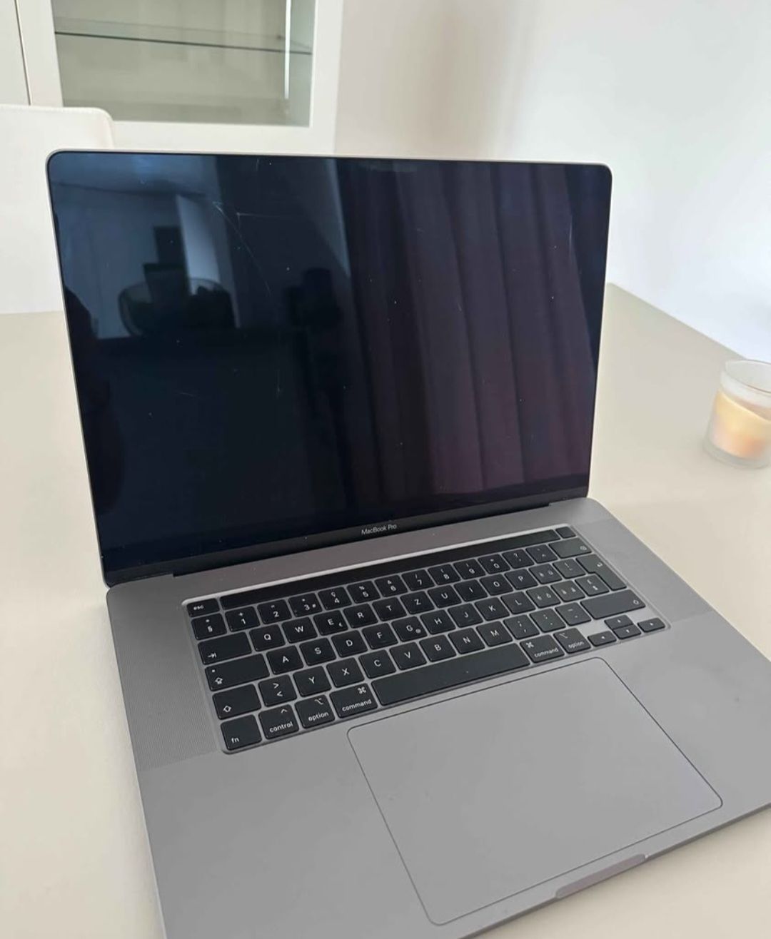 Apple Notebook: Macbook Pro 16 (2019) – Usato da Niederhelfenschwil venduto da whitestone_H