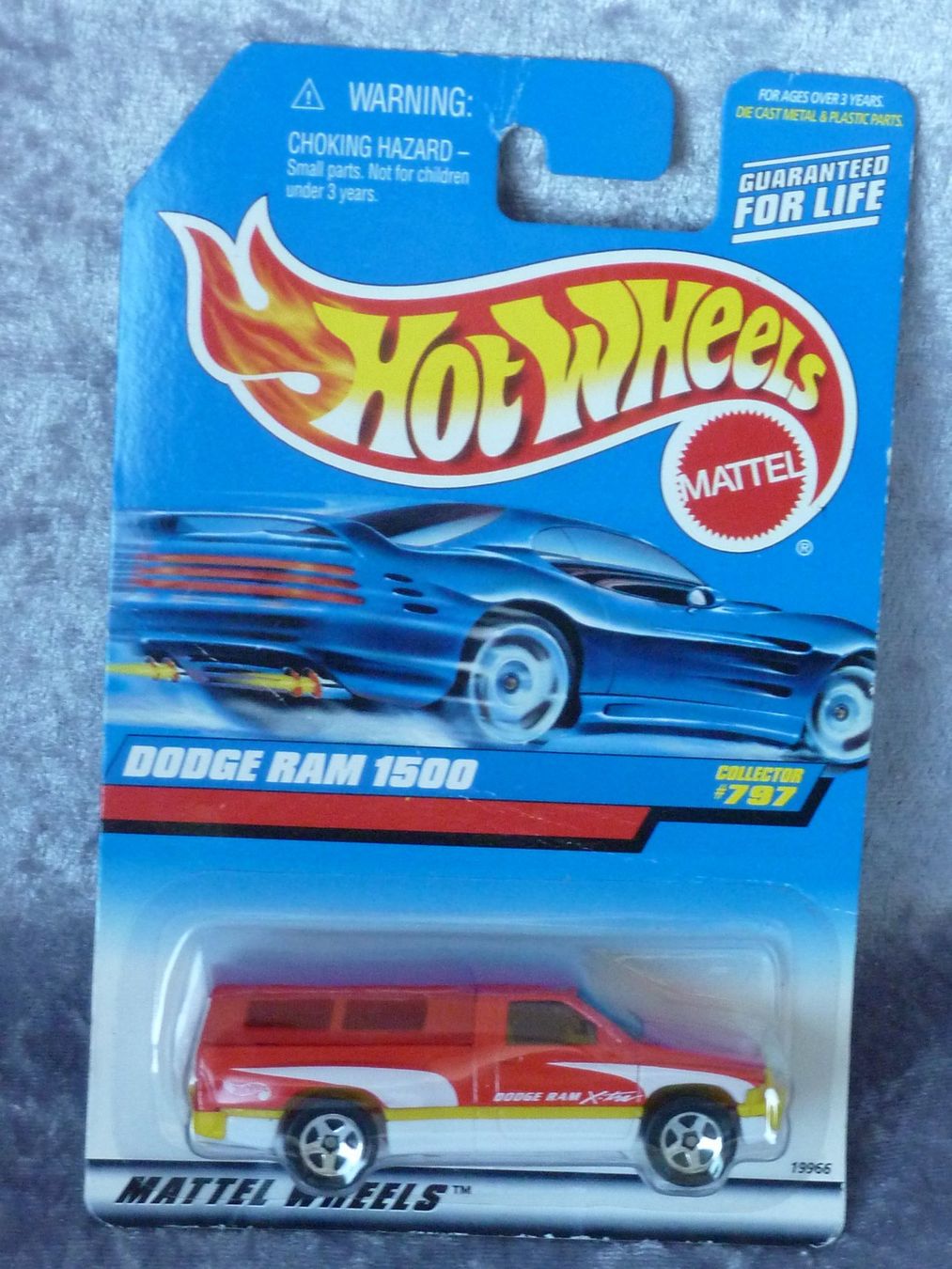 Dodge Modellini d'auto: Dodge Ram 1500  1:64 – Nuovo e nell'imballaggio originale da Dürrenäsch venduto da Cobra1ch