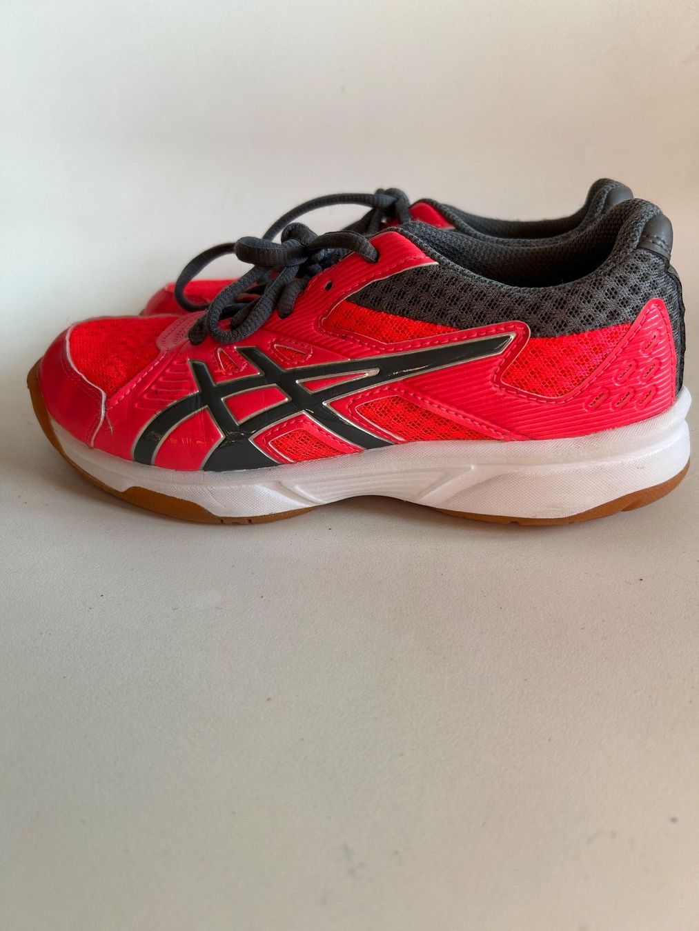 Asics Scarpe per ragazzi: Hallenturnschuhe Asics Gr. 34.5 – Usato da Zollbrück venduto da Oclv75