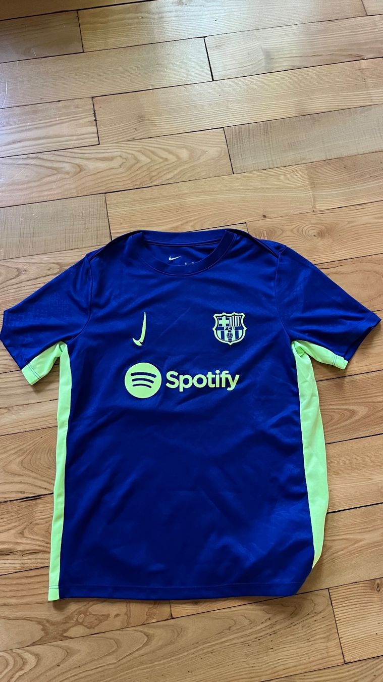 Nike Scarpe, pantaloni & magliette da ginnastica: Fc Barcelona Aufwärmshirt Grösse 158 – Usato da Zürich venduto da kalimana