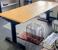 Bürotisch höhenverstellbar in sehr guten Zustand