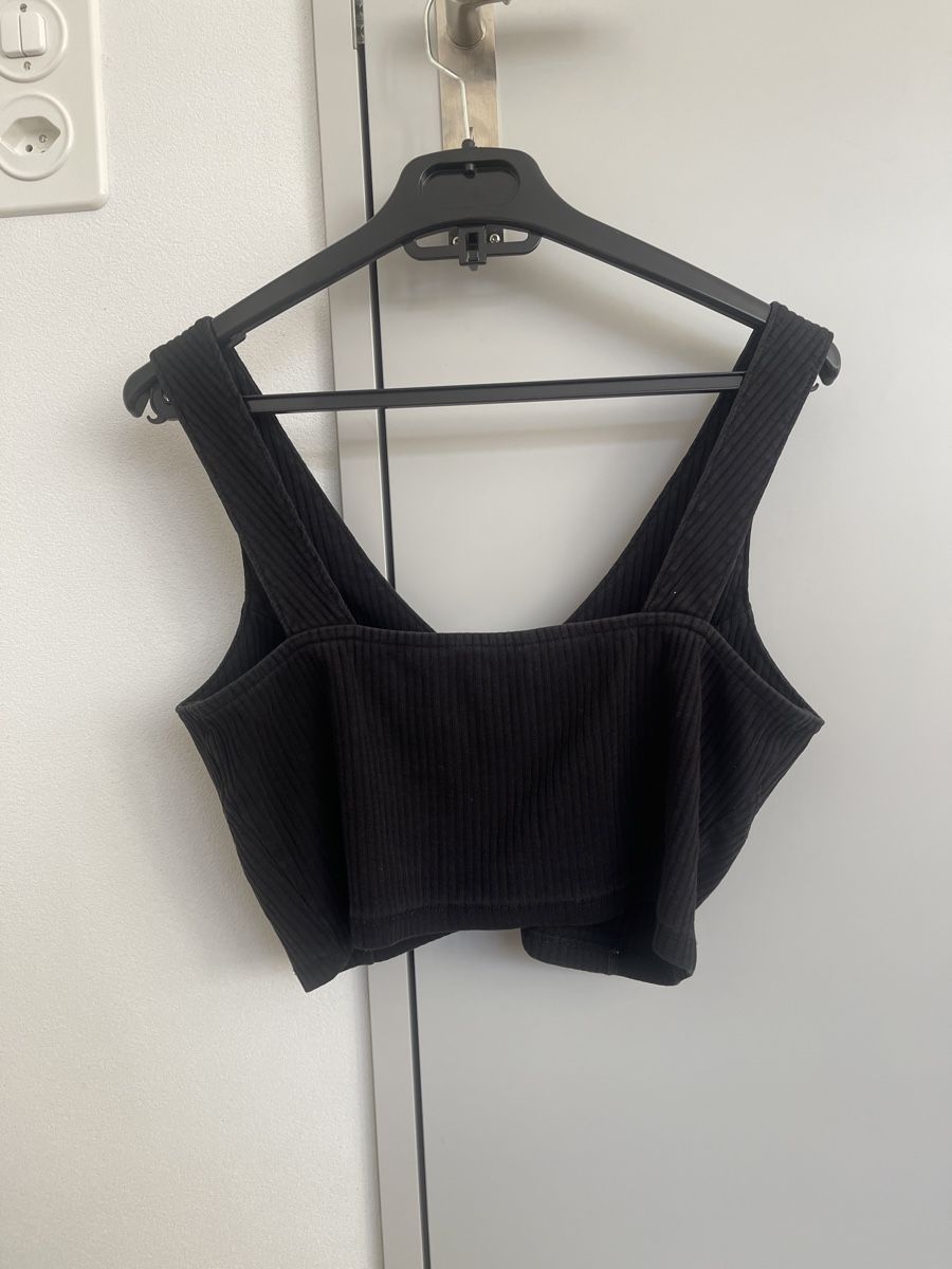 Top: Schwarzes Top – Usato da Zürich venduto da liz_22fd 1