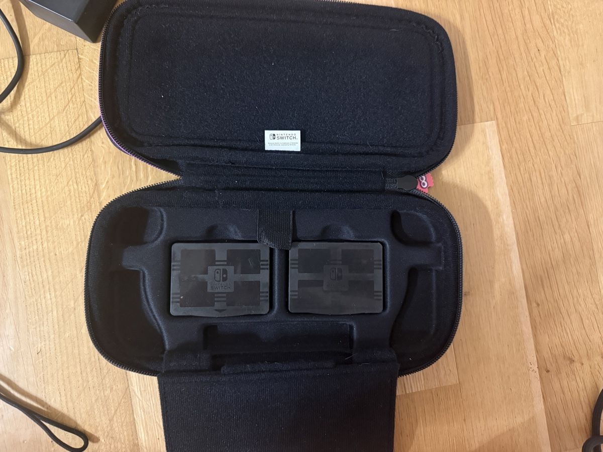 Nintendo Controller: Nintendo Switch Set: Dock, 2x Netzteil, Joy-Cons, Tasche – Gebraucht aus Hettiswil von jes_ss98 2