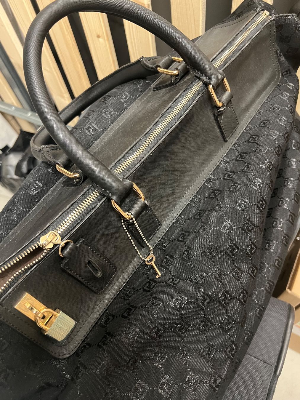 Valigie: Koffer tasche ungebraucht – Usato da Zürich venduto da ozlemmat