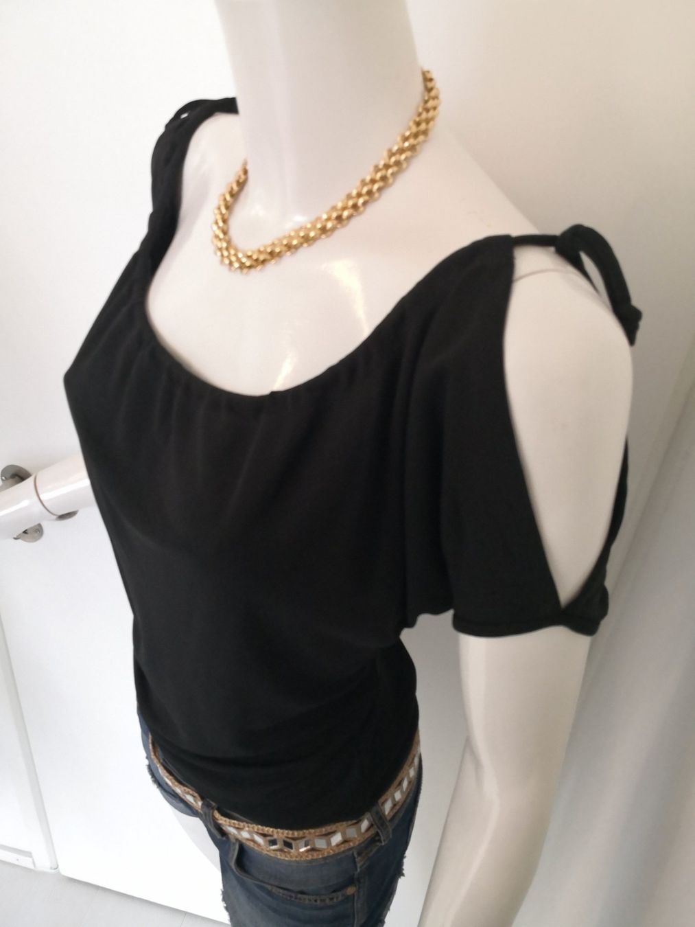 Mango Top: 🤩MANGO TOP SCHWARZ MIT SCHLITZE & MASCHEN – Nuovo (secondo la descrizione) da Olten venduto da Naja-Twins-Twins 4