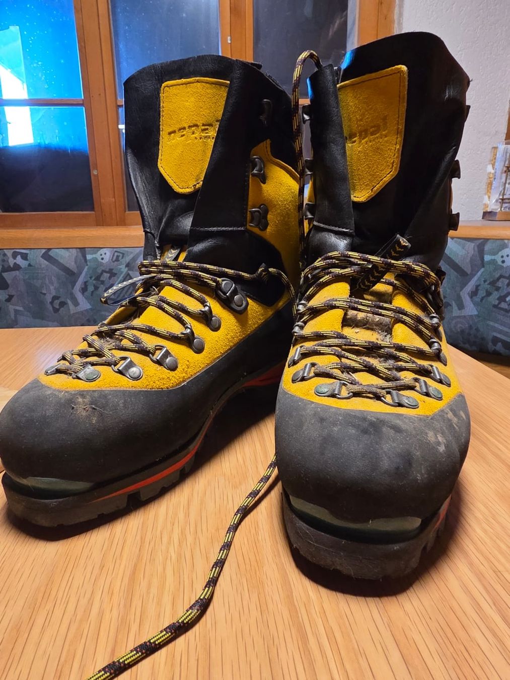 La Sportiva Scarpe da uomo: LaSportiva Schuhe Grösse 43 – Usato da Wattwil venduto da gabber010