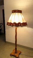 Stehlampe Holzfuss mit spez. Lampenschirm Vintage 💡