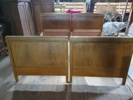 Zwei  antike Einzelbett (oder altes Doppelbett) Bauernbett