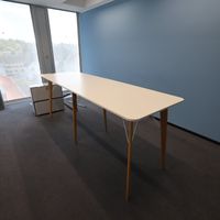 Bene Timba Stehtisch, Weiss, Beine Eiche, 280 × 90 cm