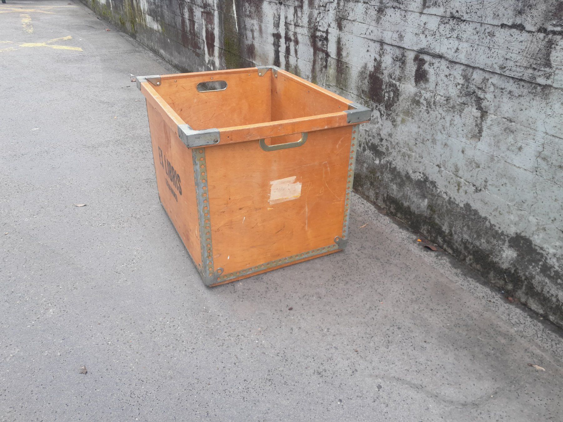 Caisses de transport: Vintage Holzkiste / Box / Postboxe? / Behälter von Ex Libris – D'occasion à Männedorf par Bel-view 3