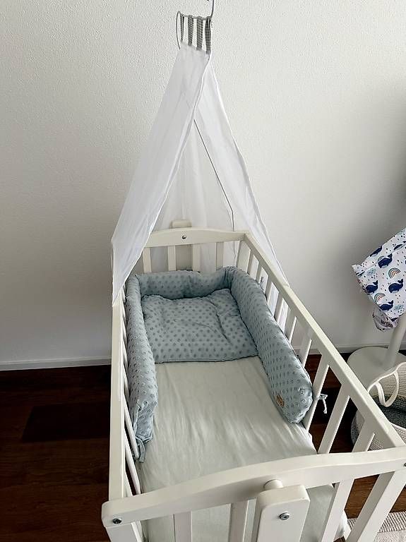 Wiegen & Stubenwagen: Babybett / Babywiege mit Himmel – Gebraucht aus Wattenwil von c.indy___