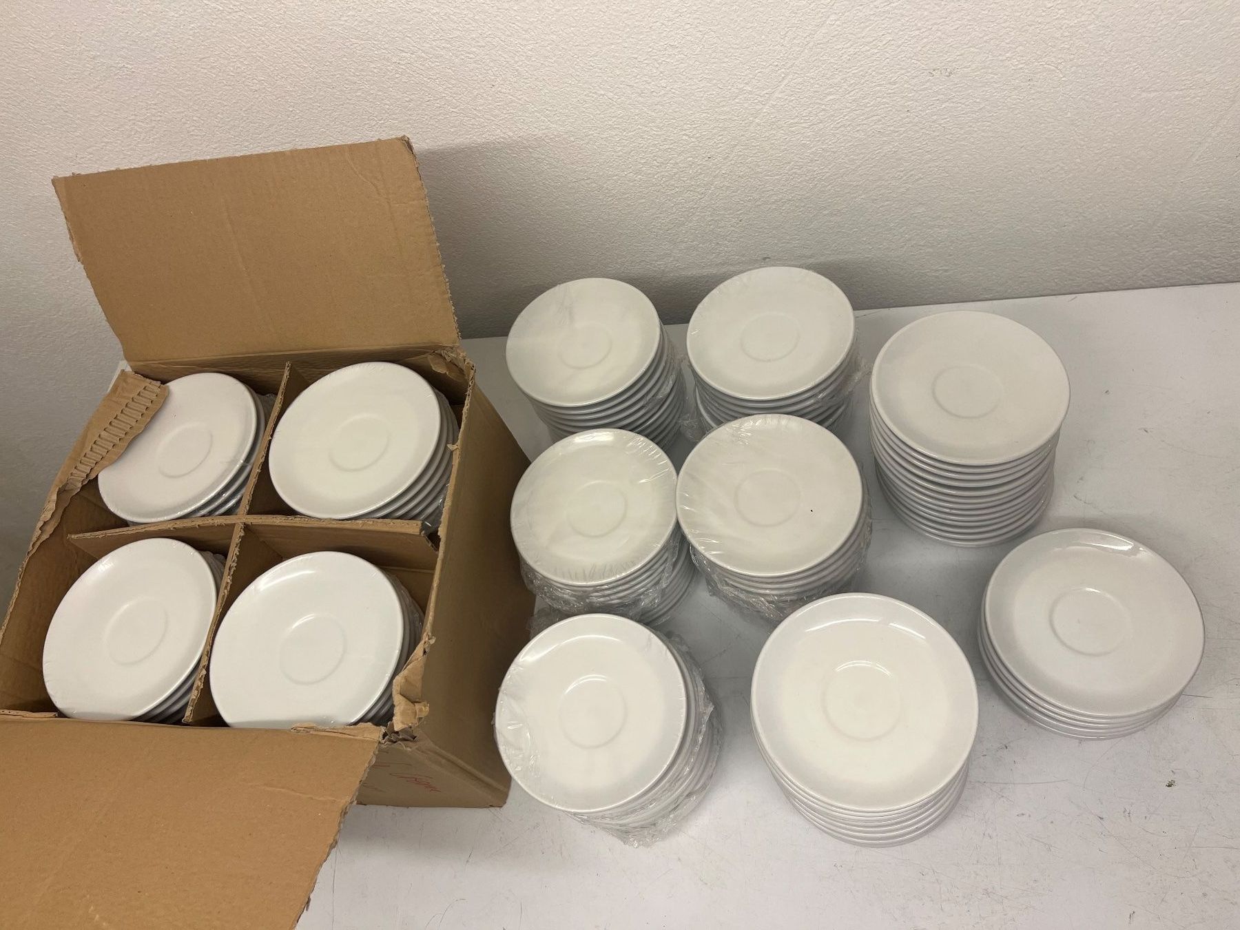 Teller: 165 Unterteller Durchmesser 14 cm - 132 Neu verpackt – Gebraucht aus Zürich von Hackl