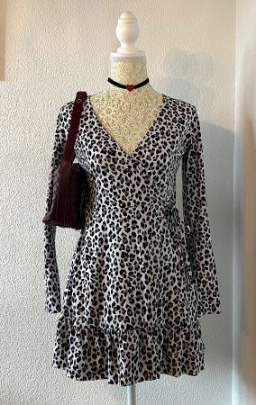 Leopard print mini dress with tie waist🤍🖤