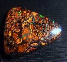 TOP-Koroit-Opal mit viel Funken,, Farben & Zeichnungen!