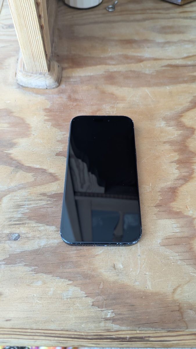Apple Telefoni cellulari / Smartphones: Iphone 15 display Schaden – Difettoso da Scuol venduto da jul_xwm9 5