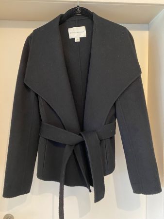 Sehr schöne Jacke mit Bindegürtel