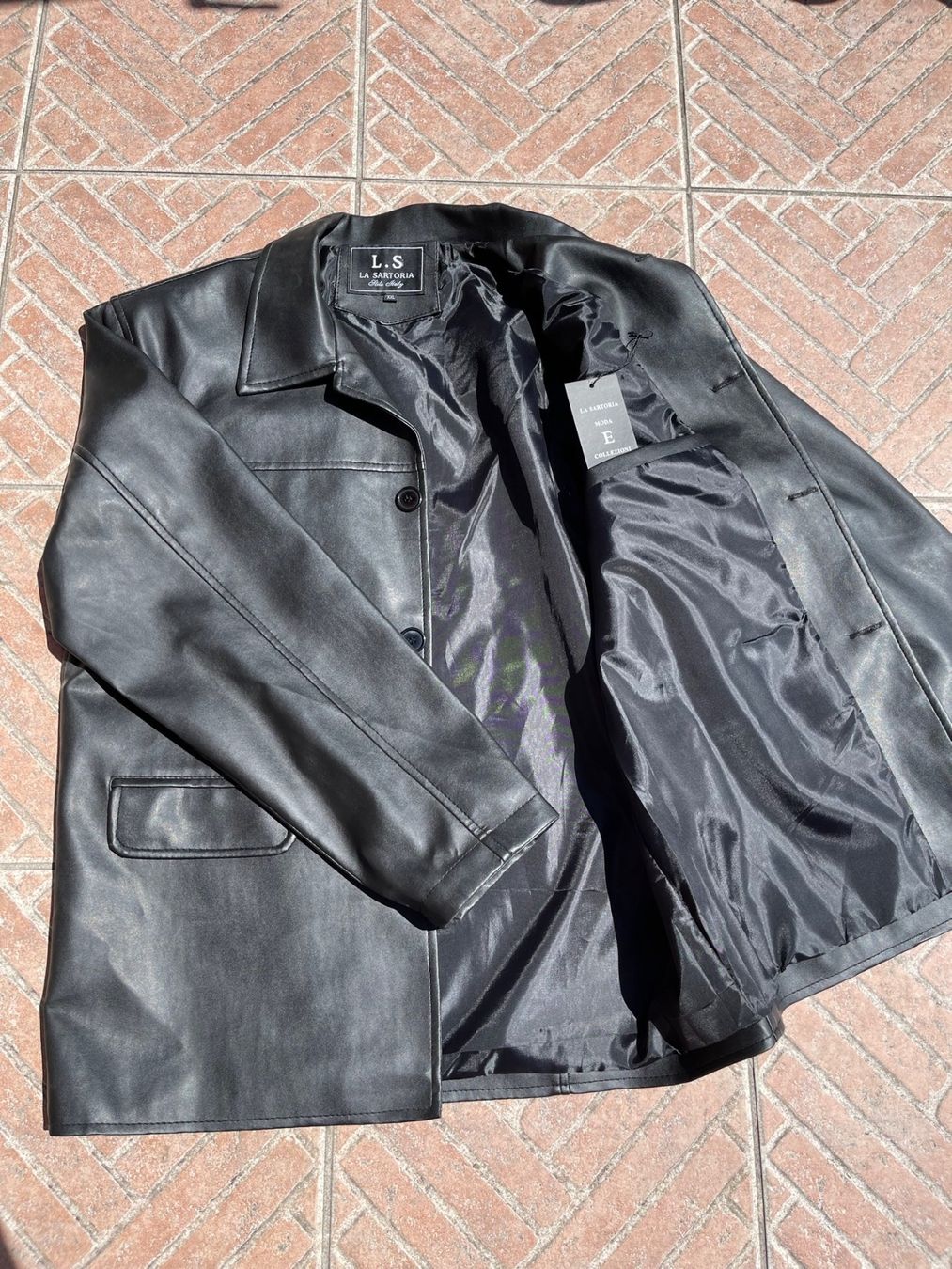 Giacche: VESTE EN CUIR NEUVE – Nuovo (secondo la descrizione) da La Croix (Lutry) venduto da Sporades 5