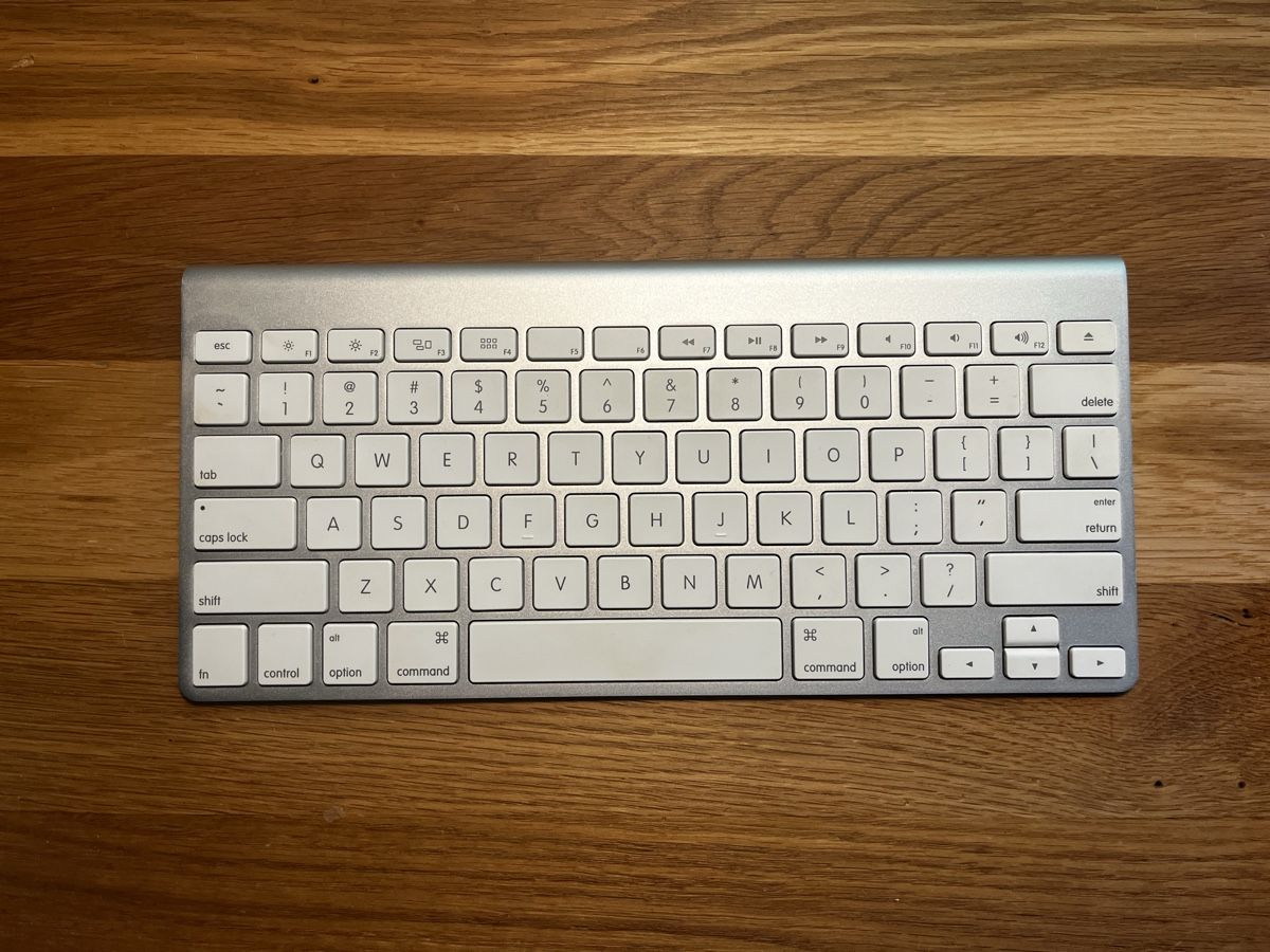 Apple Tastiere: Apple clavier Bluetooth (1) – Usato da Lausanne venduto da aur_cxg5