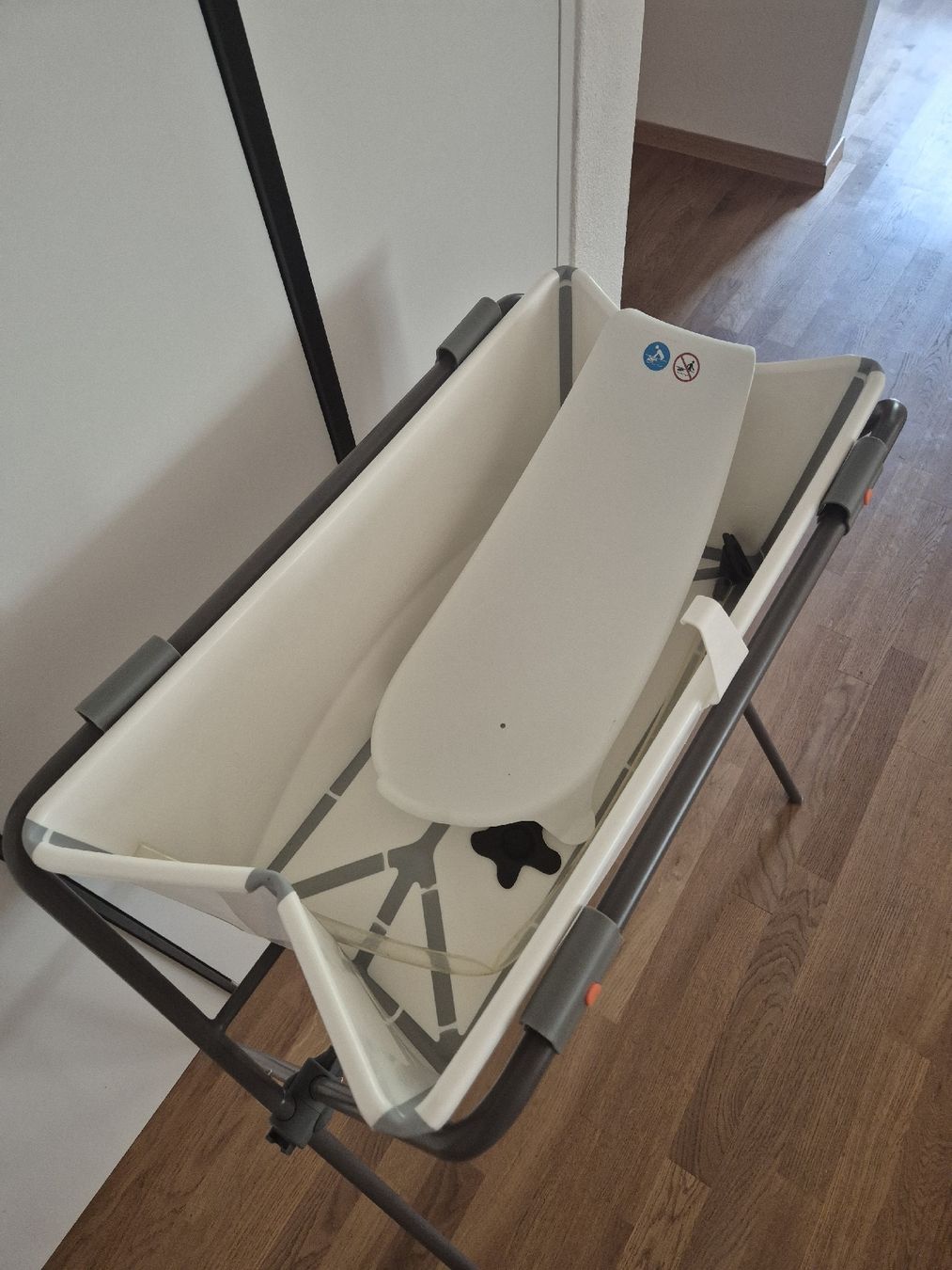 Stokke Vasche da bagno: STOKKE Flexi Bath Badewanne mit Flexi Bath Ständer – Usato da Schöftland venduto da nad_595y 1