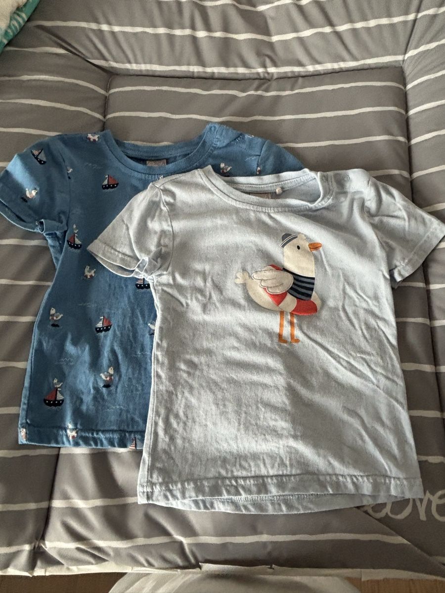 Chemises, T-shirts & Polos: 2 Tshirts Grösse 98/104 – D'occasion à Schleinikon par Jessica_Lutishi
