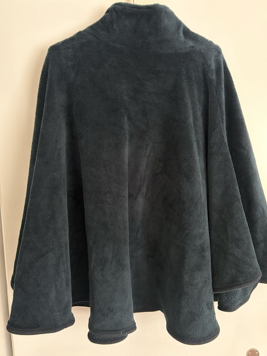Altro in  Abbigliamento & Accessori: Kuscheliger warmer Poncho – Nuovo e nell'imballaggio originale da Einsiedeln venduto da sterngucker03 1
