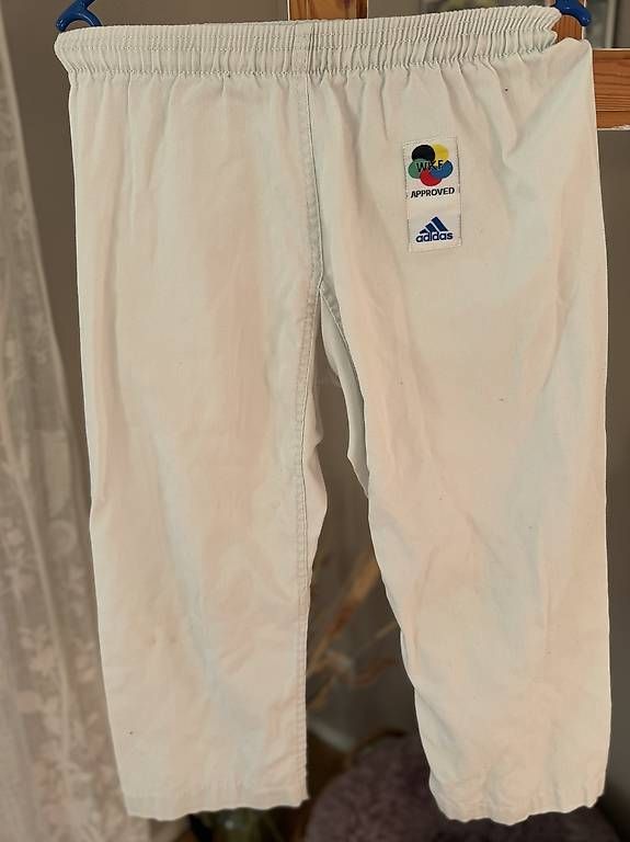 Kimonos: Karate Gi Grösse 140 / 150 – D'occasion à Otelfingen par che_26d5 2