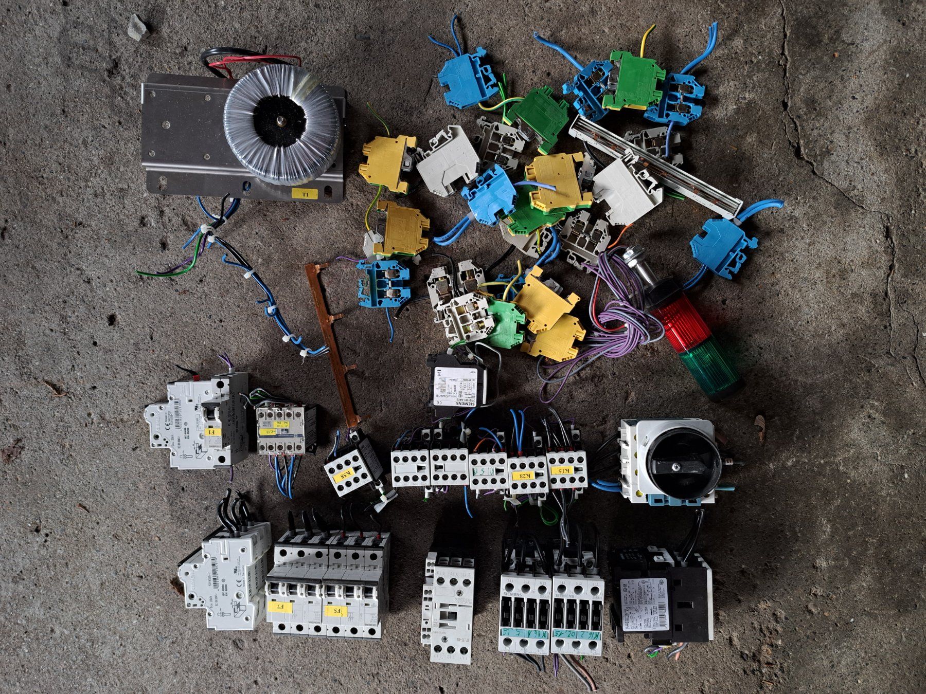 Elektronikbauteile: diverses Elektro Material Schütz Hauptschalter Sicherung – Gebraucht aus Schafisheim von Parker30