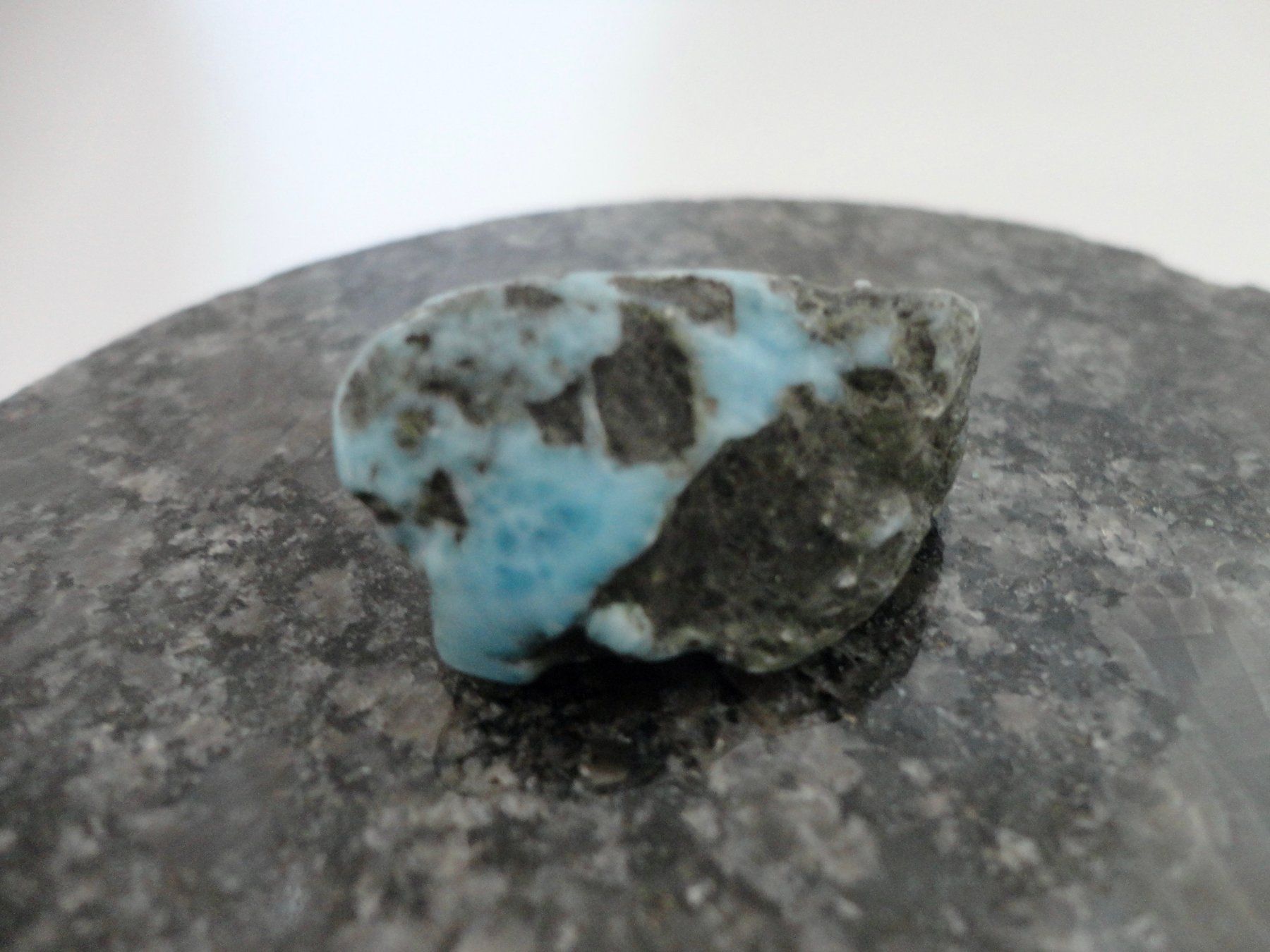 Pierres précieuses: Larimar roh Heilstein – Neuf (Voir description) à Biberist par Steine