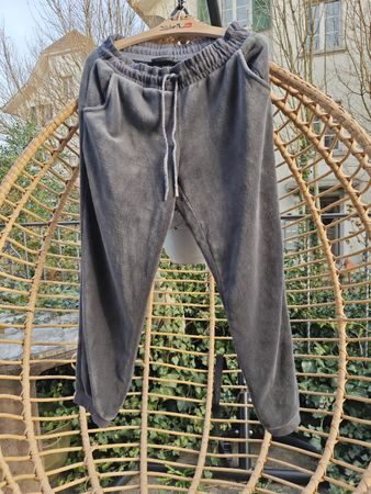 Flauschige Jogginghose in Grau, Grösse L, Top Zustand!
