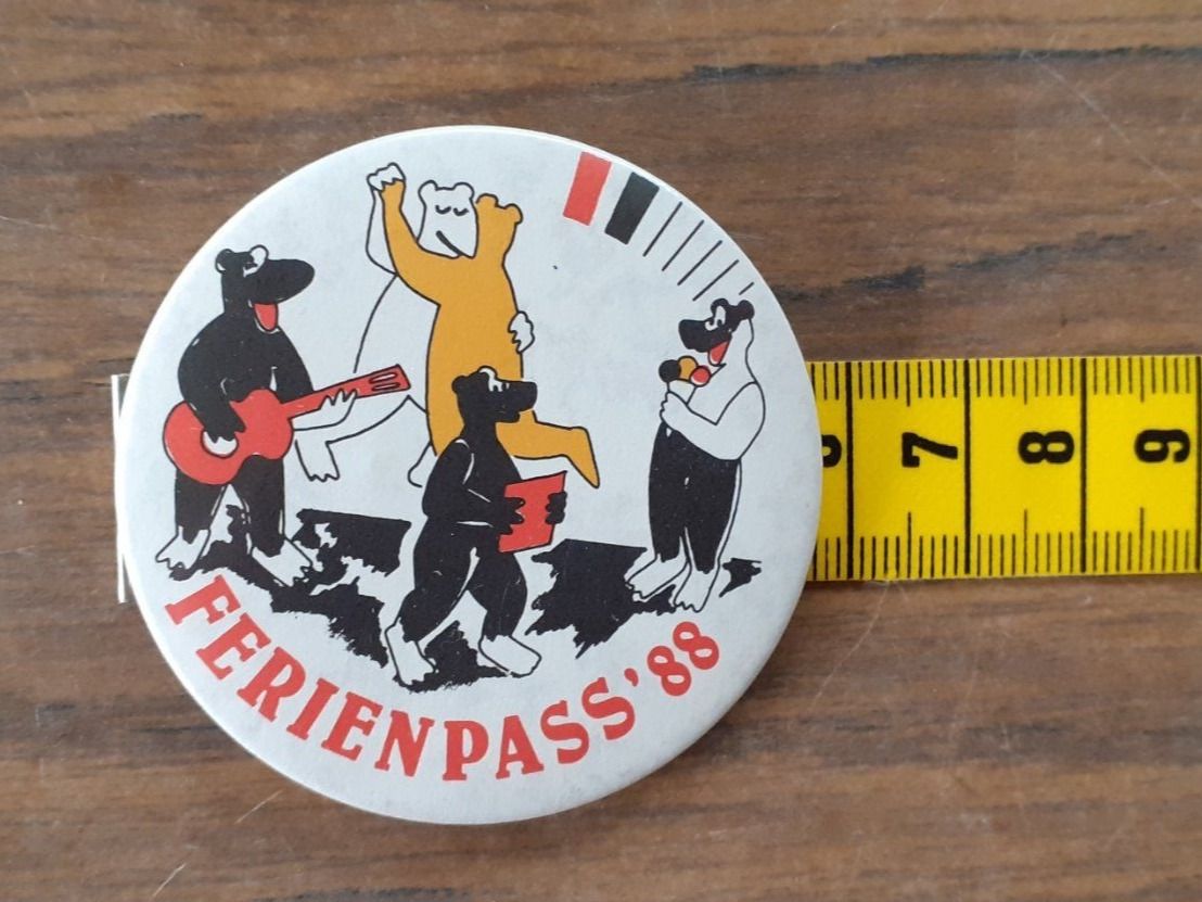 Broschen & Nadeln: Anstecker Badge Ferienpass '88 – Gebraucht aus Mörschwil von wunderkiste44 1