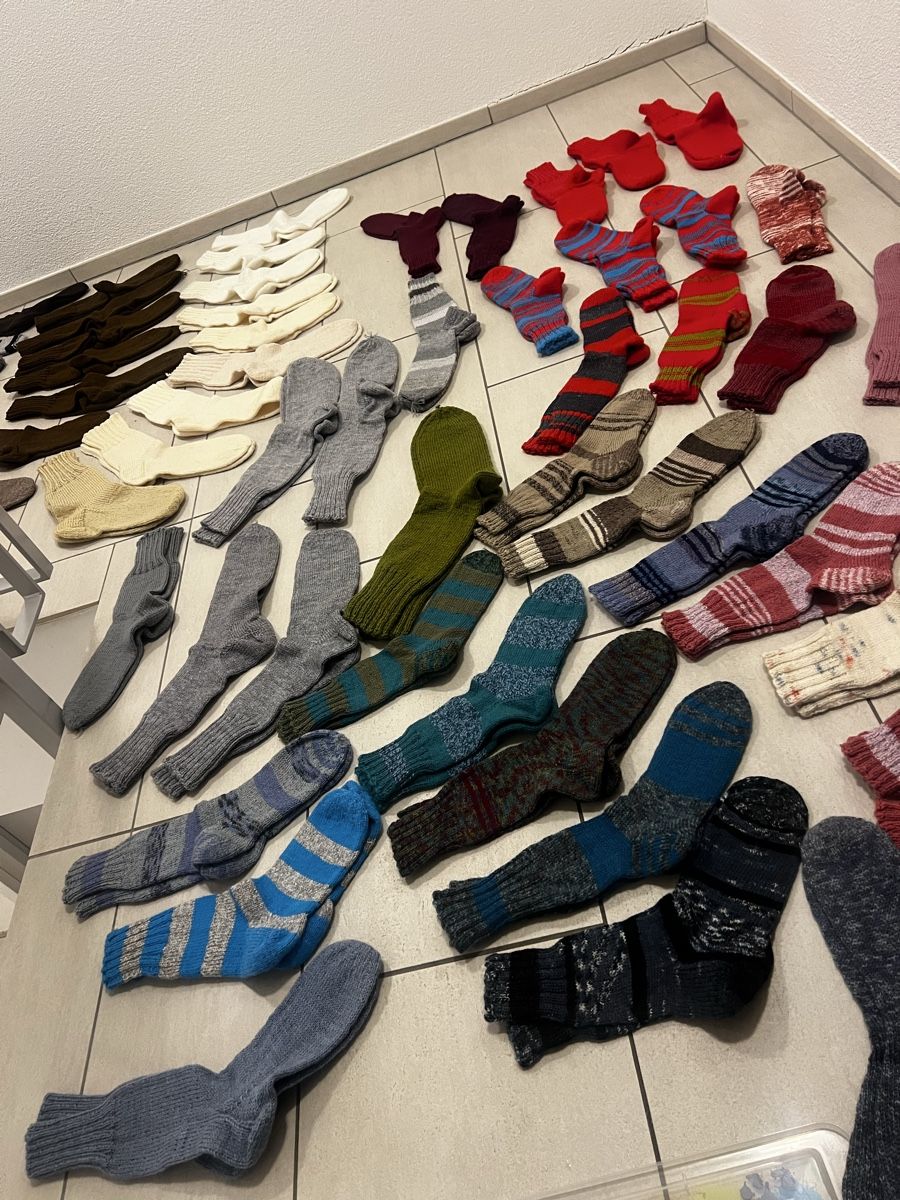 Socken: Handgestrickte Wollsocken – Neu und originalverpackt aus Bülach von Cucculi 3