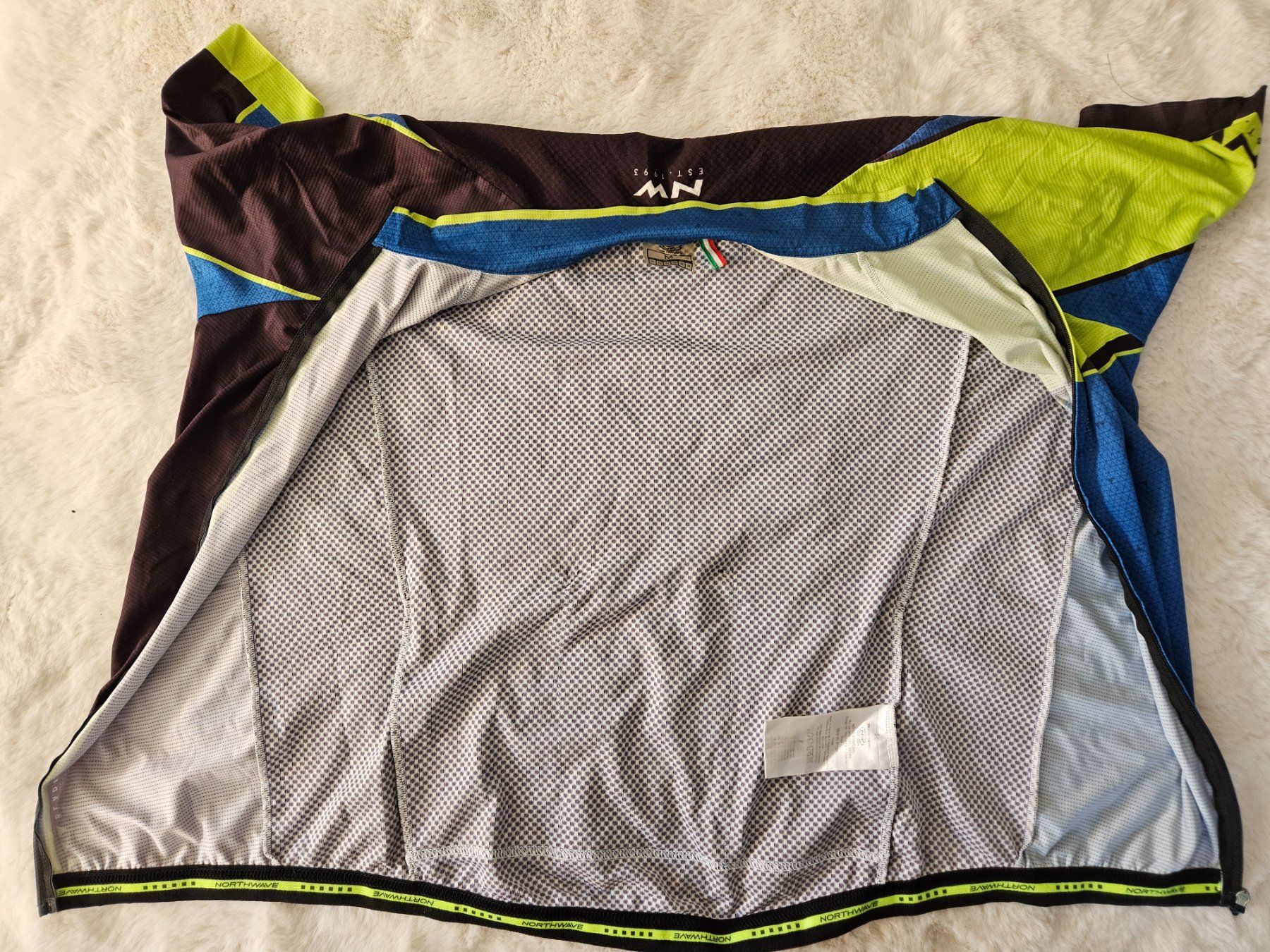 Northwave Maillots de corps & Pantalons: NORTHWAVE - Tenue de course - Medium – D'occasion à Riddes par LuXuriousExcess 3