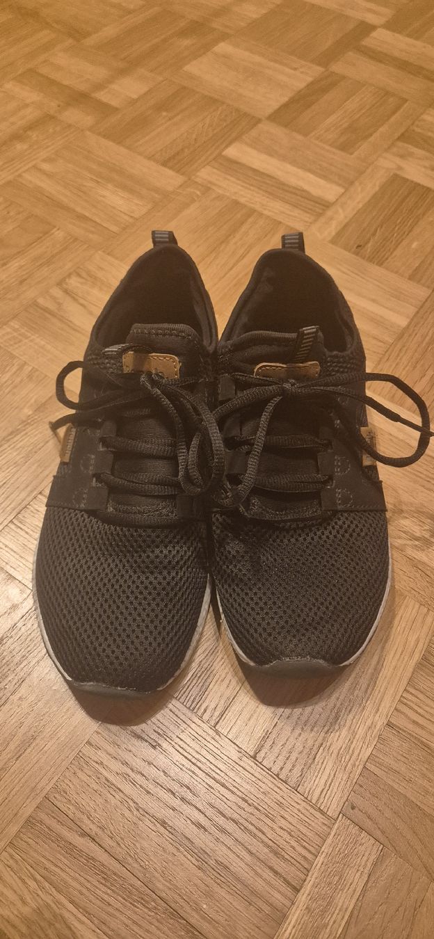 Bench Chaussures femmes: Bench Turnschuhe Damen schwarz – D'occasion à Grüt (Gossau ZH) par ser_86zb