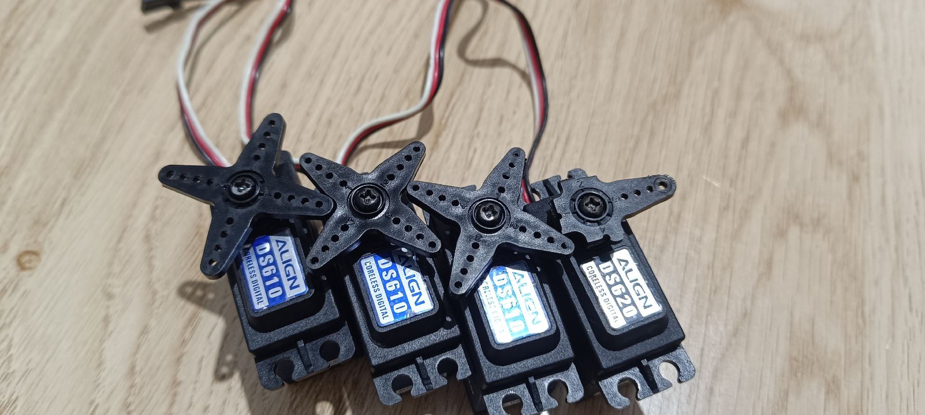 Align Modellismo RC: 3xAlign DS610 und 1xAlign DS620 – Usato da Lausen venduto da Trex700dfc 1