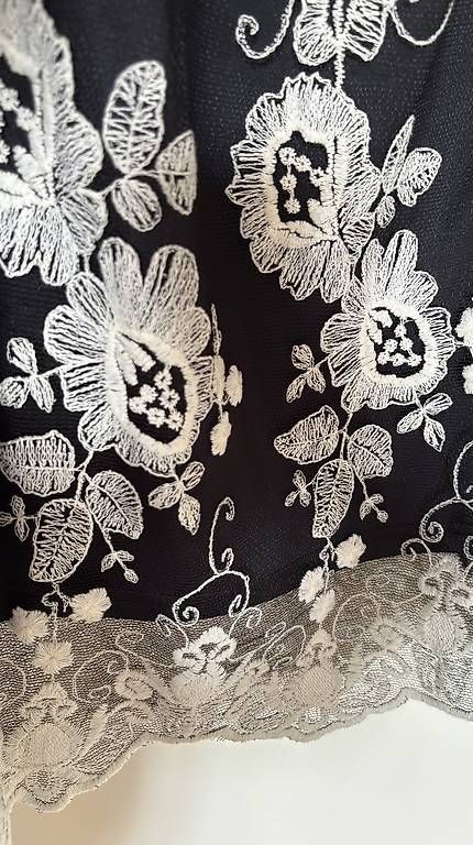 Vestiti: Schwarzes Tüll-Kleid mit Blumenstickmuster M – Usato da Baden venduto da Chrisenft 2