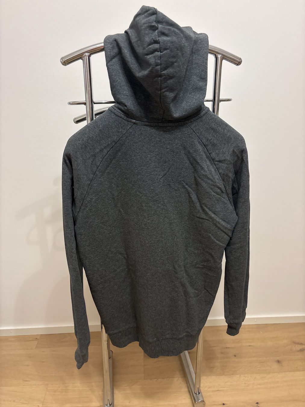 Carhartt Maglioni & Felpe: Grauer Carhartt Kapuzenpullover Gr. L – Usato da Fällanden venduto da ala_k7vk 1