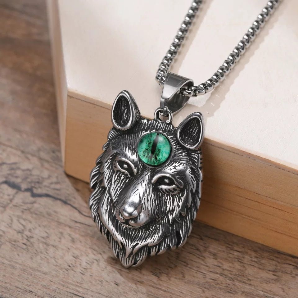 Ketten: Men necklace silver wolf face blue stone – Neu und originalverpackt aus Aarburg von StavFashion 1