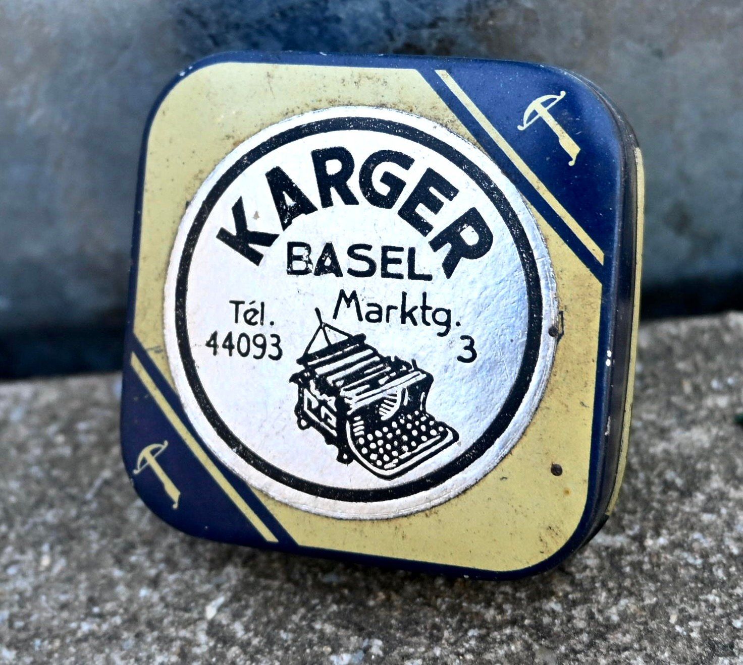 Barattoli: alte Farbbanddose Karger Basel Marktgasse 3 blechdose – Usato da Pfaffhausen venduto da mono_rec 2