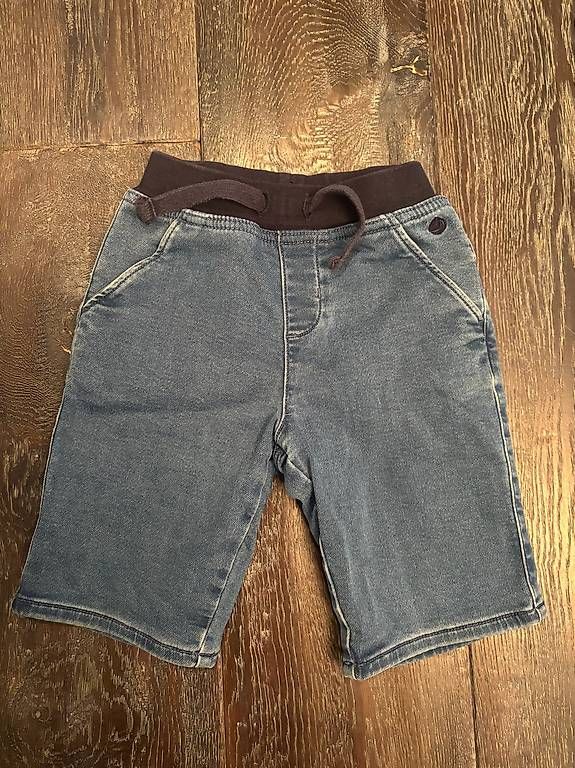 Petit Bateau Hosen: Short en jeans Petit Bateau Taille 6 ans – Gebraucht aus Petit-Lancy von areyouinterested