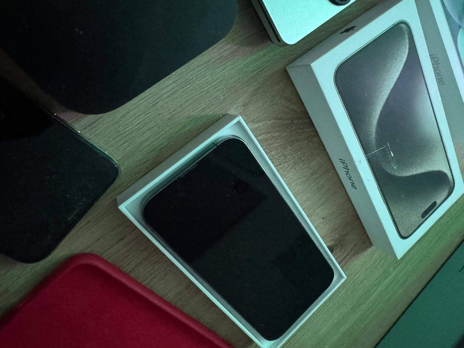 Apple Telefoni cellulari / Smartphones: Apple Paket / div. IPhone / Apple TV – Usato da Därligen venduto da mai_lz9l 1