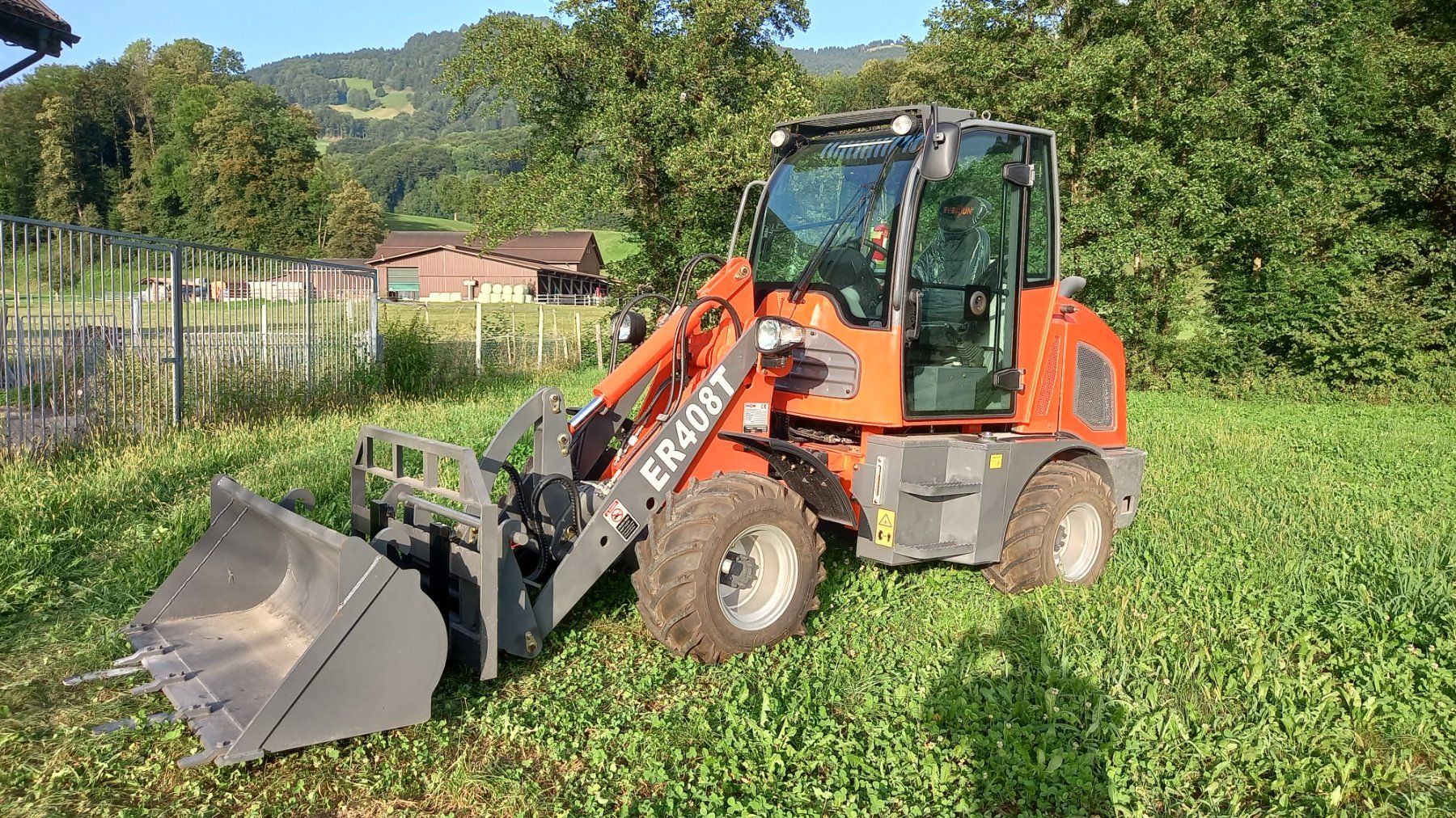 Hoflader: Radlader-Pneulader-Hoflader. Mit Schaufel – Neu und originalverpackt aus Kaltbrunn von Lasko77 2