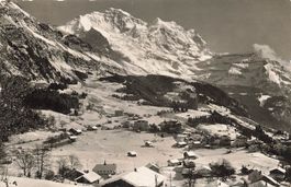 Wengen BE Dorfansicht mit Jungfrau und Breithorn