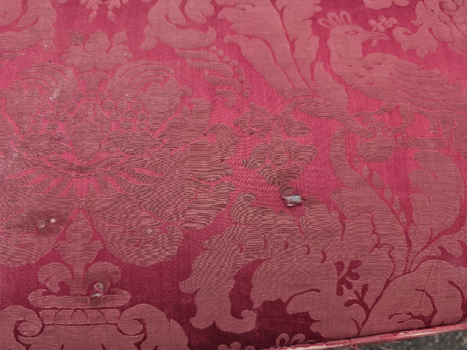 Divani: Restaurationsbedürftiges Sofa, antik, Holzgestell, rot  – Usato da Mettlen venduto da elios0888 5