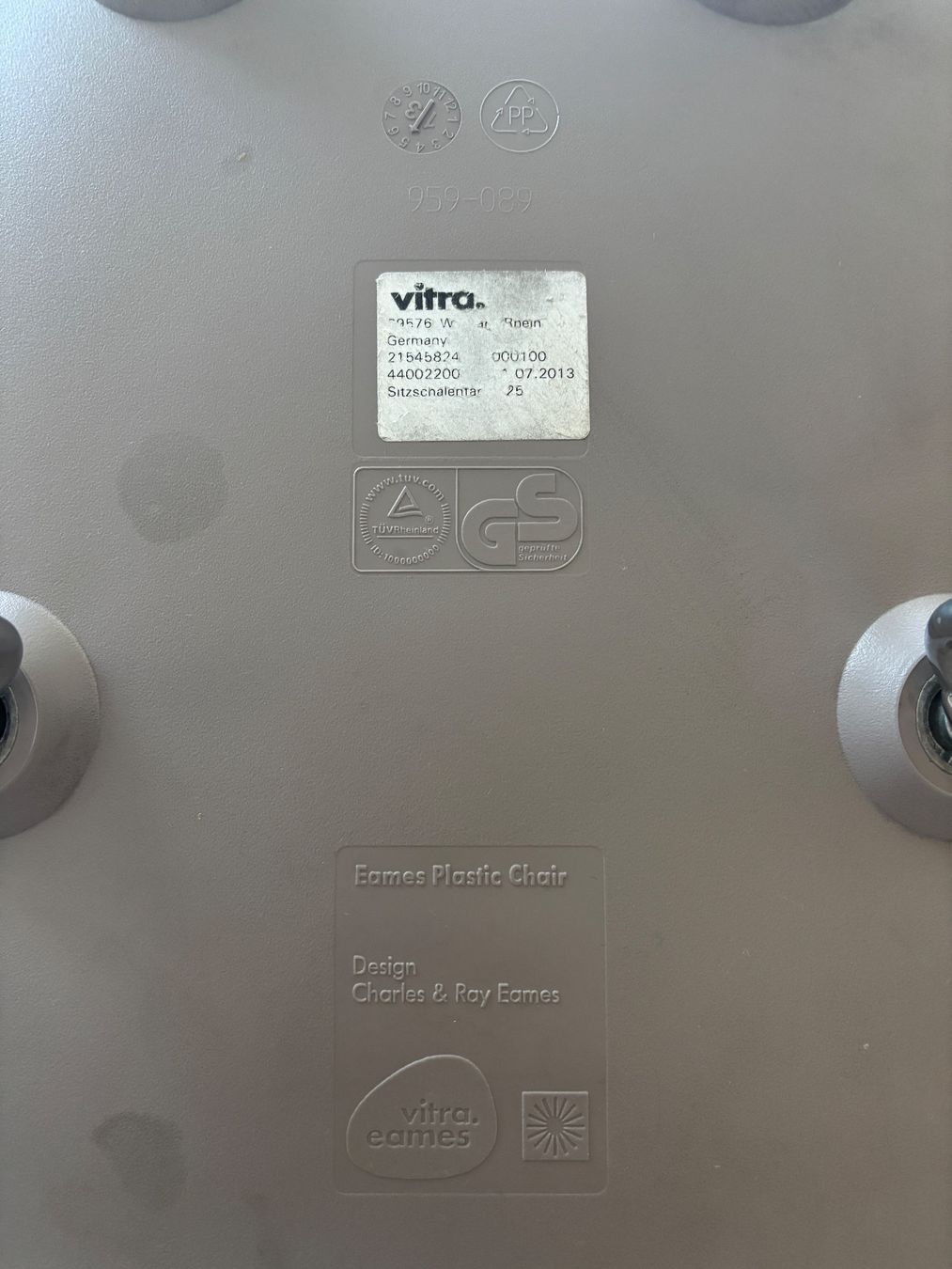 Vitra Sedie: 2 Vitra - Eames Plastic Side Chair DSR, mit Kratzern – Usato da Luzern venduto da SMOOS 7