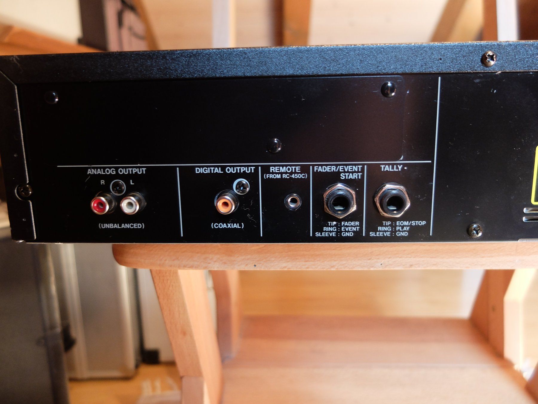 Tascam Lettore multimediale & Streamer: TASCAM CD 450 Professioneller CD Spieler – Usato da Greppen venduto da Fuerstigor 5